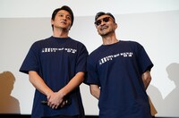 左から本宮泰風、山口祥行。