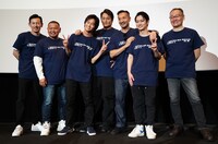 映画「氷室蓮司」完成披露舞台挨拶の様子。左から舘昌美、本田広登、山岡樹、本宮泰風、山口祥行、喜矢武豊、辻裕之。