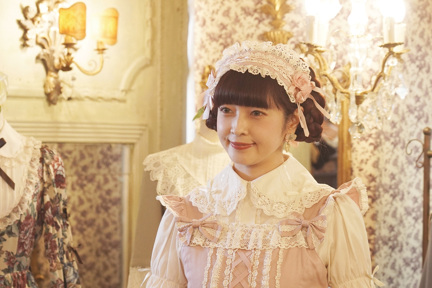 「ハピネス」より、青木美沙子演じる「イノセントワールド」本店の店員。