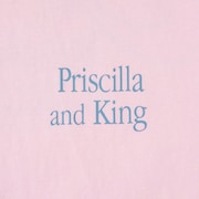 「プリシラ」とWeberのコラボレーションTシャツBデザインに配置される「Priscilla and King」というワード。