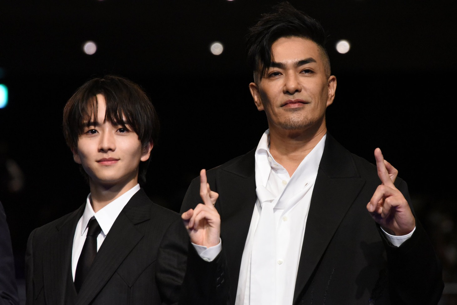 左から板垣李光人、北村一輝。