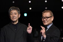 左から小林薫、國村隼。