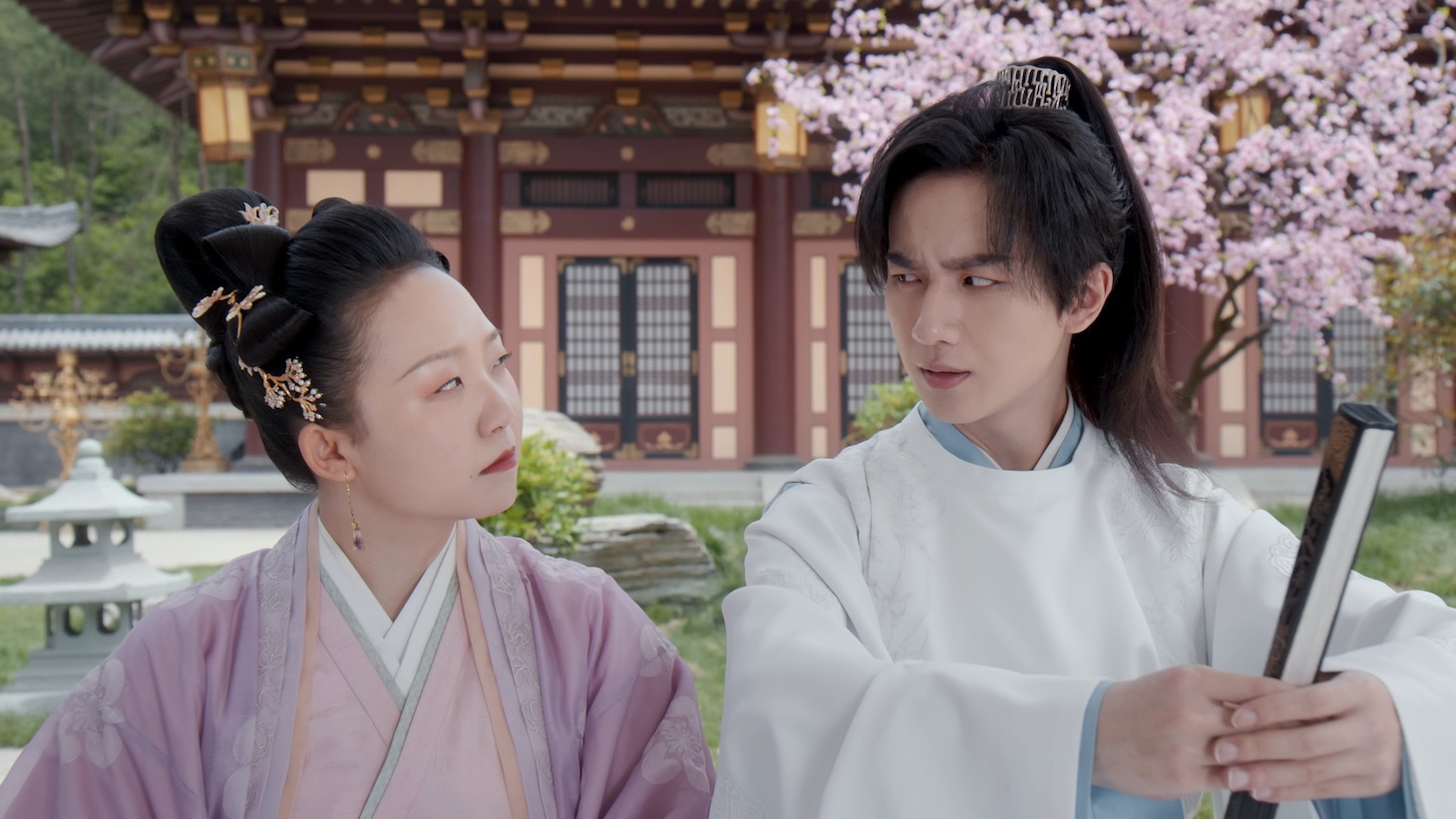 中国ドラマ「劉皇后の仰せのままに」より、リー・ジアチー（李嘉琦）演じる劉金鳳（左）とリー・ホンイー（李宏毅）演じる段雲嶂（右）。