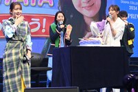 4月10日に22歳の誕生日を迎える畑芽育（左端）と、左から木南晴夏、川口春奈、松下洸平。