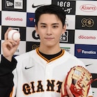 JO1川西拓実が始球式に参加「映画主演よりも緊張しました」、豆原一成と投球練習