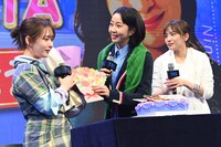 左から畑芽育、木南晴夏、川口春奈。