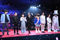「名探偵コナン 100万ドルの五稜星」公開直前！SPファンミーティングの様子。左から服部平次、堀川りょう、山崎和佳奈、高山みなみ、江戸川コナン、大泉洋、山口勝平、怪盗キッド。