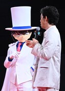 左から怪盗キッド、大泉洋。