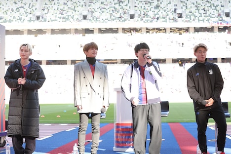 左からSKY-HI、Nissy、小野友樹、荒木遼太郎。