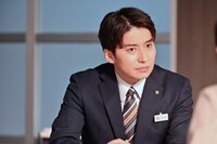 武田航平演じる八代智哉。