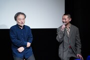 左から黒沢清、岡本英之。
