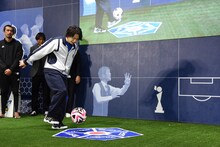 “ビタ止め”チャレンジに挑戦する海渡翼。