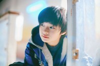 「ぼくのお日さま」より、タクヤ役の越山敬達。