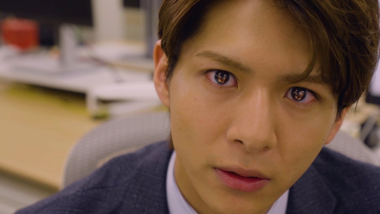 「初恋ハラスメント～私の恋がこんなに地獄なワケがない～」に出演する小宮璃央。インタビュー動画は公式Xに掲載されている。