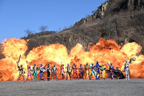 「キングオージャーVSキョウリュウジャー」新場面写真