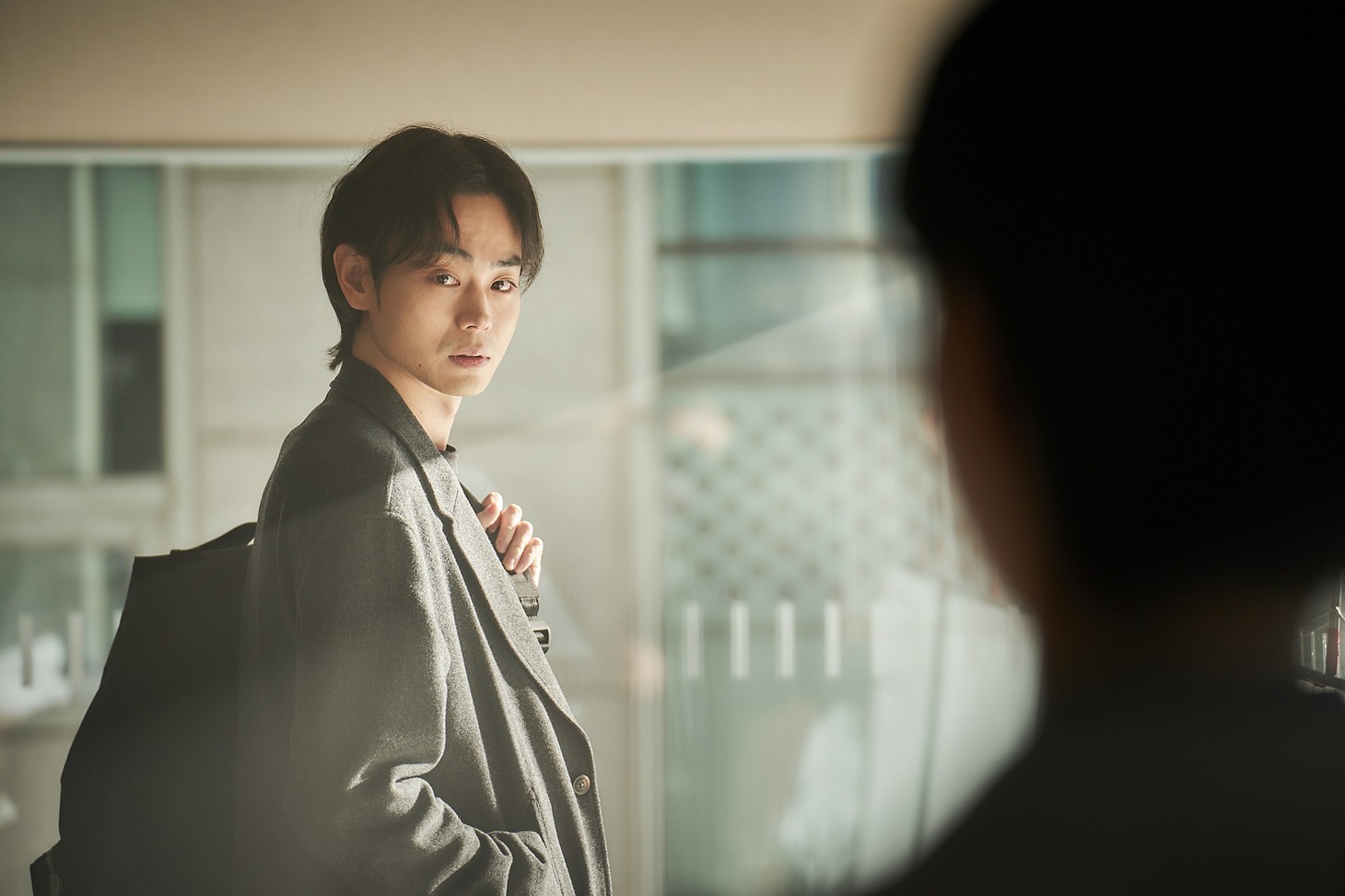 「寄生獣 －ザ・グレイ－」より、菅田将暉演じる泉新一。