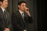 中里信之介（右）