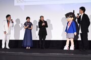 怪盗キッドの声まねを披露するも「ルパンみたいだった」と残念がられる大泉洋（右）。