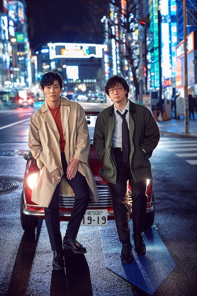 左から冴羽リョウ役の鈴木亮平、槇村秀幸役の安藤政信。