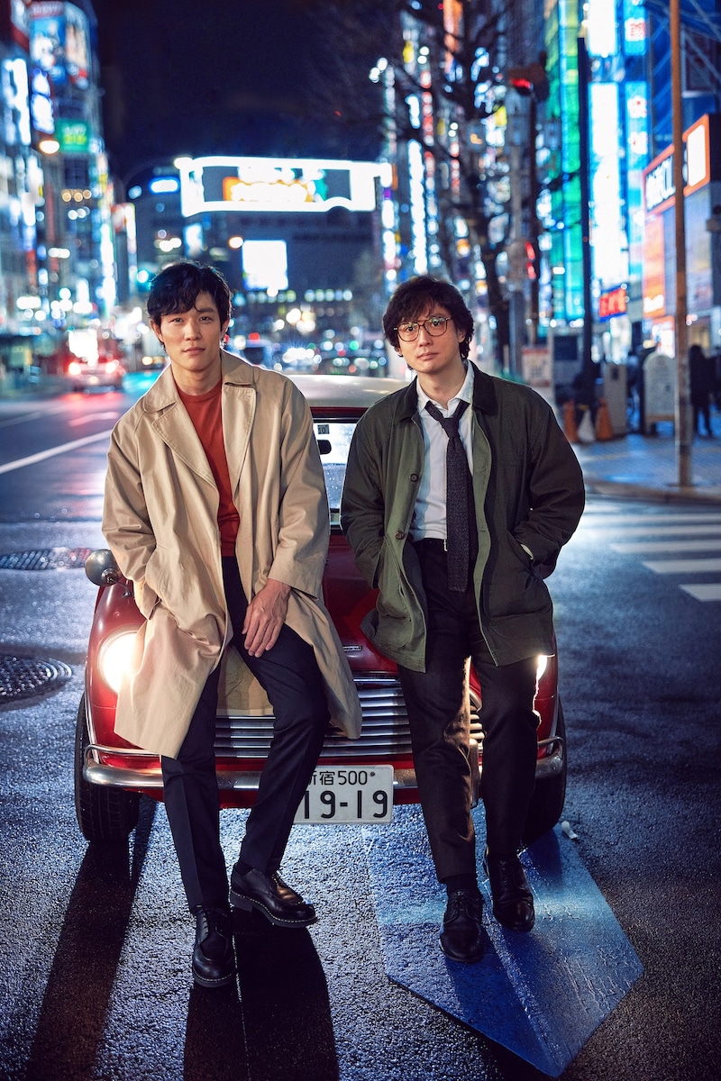 左から冴羽リョウ役の鈴木亮平、槇村秀幸役の安藤政信。