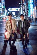 左から冴羽リョウ役の鈴木亮平、槇村秀幸役の安藤政信。