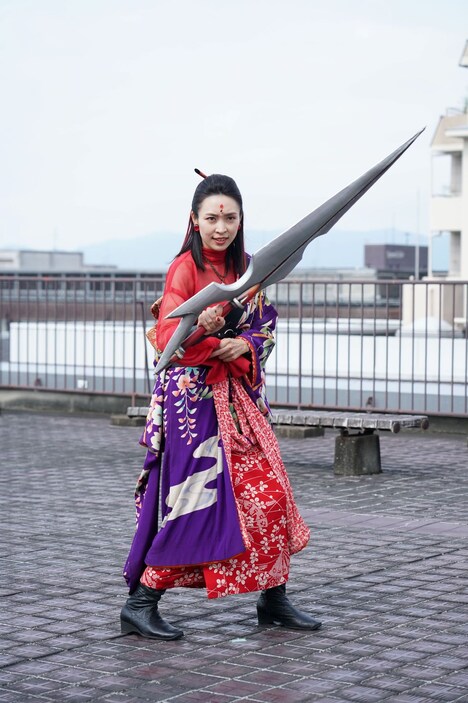 黒川芽以扮するラエンジョ。