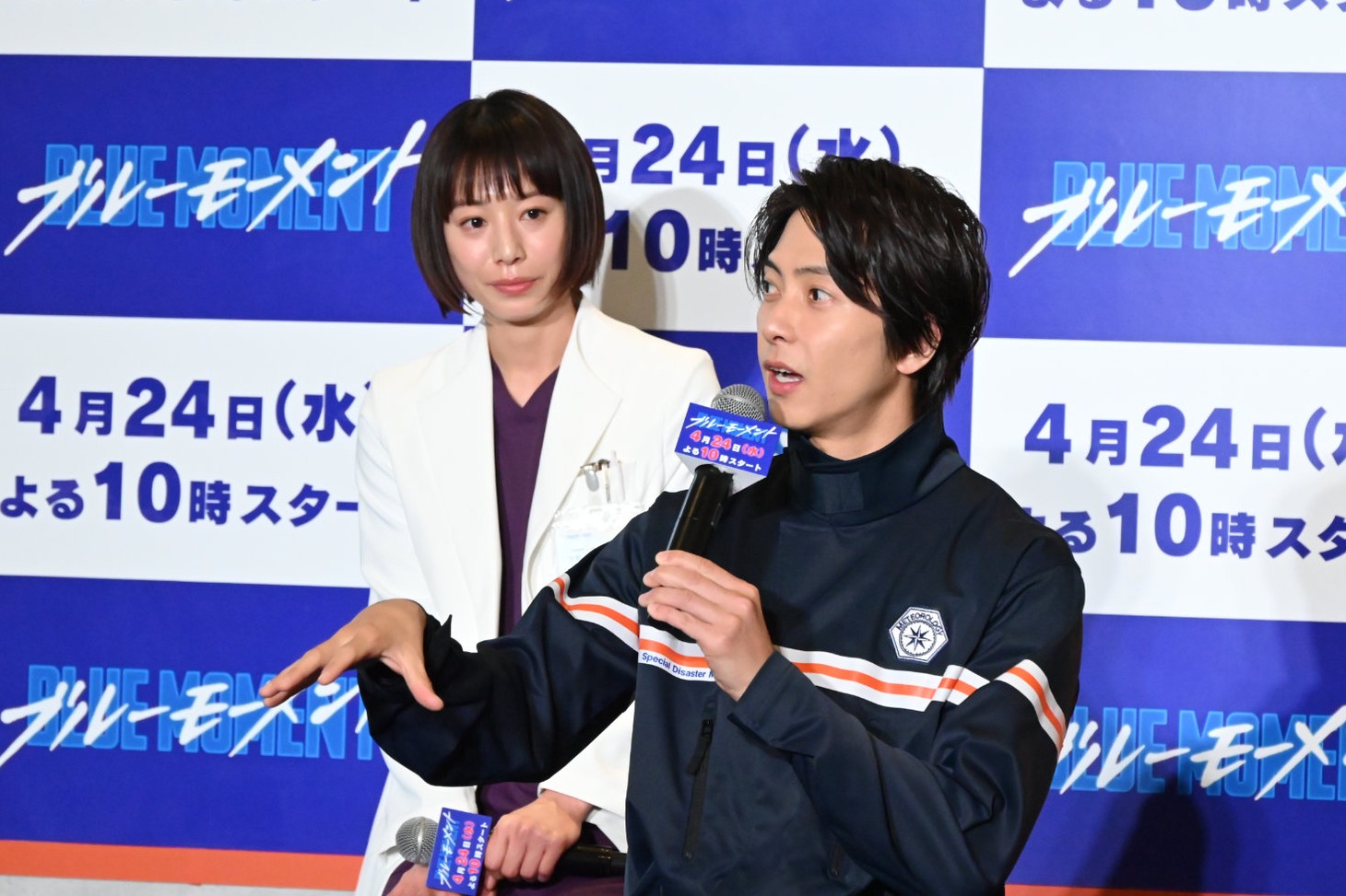 ドラマ「コード・ブルー」は「教材としてバッチリ！」と話す山下智久（手前）と、うなずく夏帆（奥）。