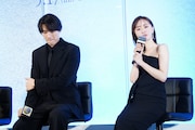 左から福士蒼汰、松本まりか。