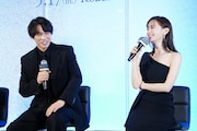 左から福士蒼汰、松本まりか。