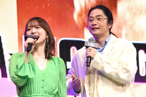 左から内田真礼、福山潤。