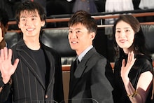 左から竹内涼真、木村拓哉、天海祐希。