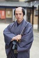 六蔵役の満島真之介。