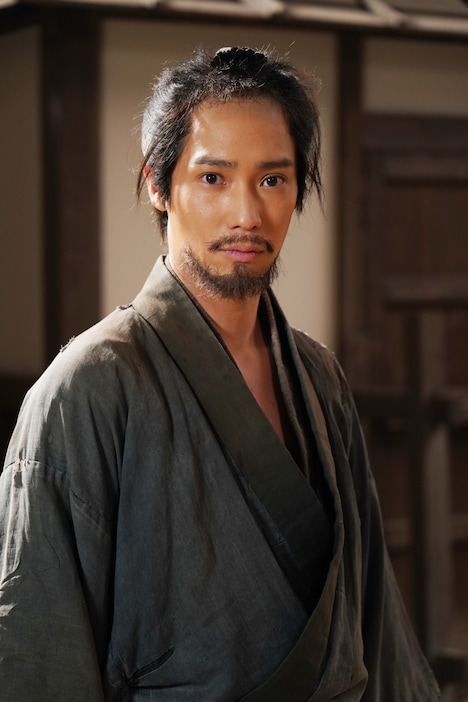 内藤安之介役の味方良介。