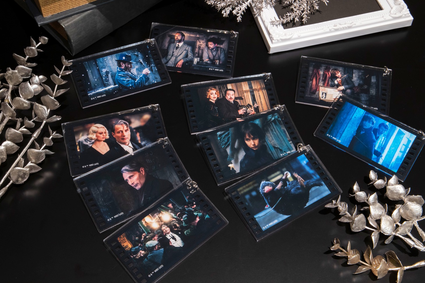 F賞のアクリルキーホルダーイメージ（全17種）。