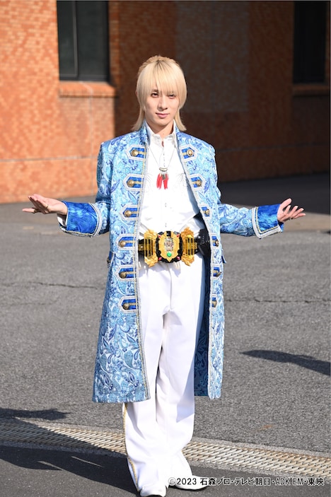 永田聖一朗演じる鳳桜・カグヤ・クォーツ。