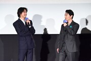 左から山崎賢人、染谷将太。