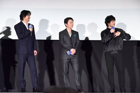 左から山崎賢人、染谷将太、安藤政信。
