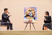 生徒からの質問に答える市原隼人（左）。