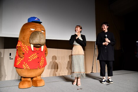左から小戸川、寺本莉緒、松竹奈央。