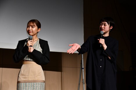 左から寺本莉緒、松竹奈央。