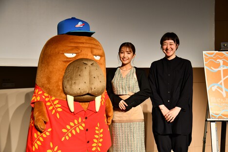 左から小戸川、寺本莉緒、松竹奈央。