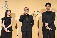 左から清原果耶、國村隼、斎藤工。