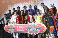 「キングオージャーVSドンブラザーズ」「キングオージャーVSキョウリュウジャー」舞台挨拶付き先行上映会の様子。
