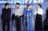 左から安藤政信、鈴木亮平、森田望智、木村文乃。