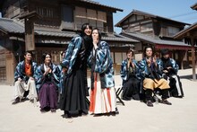 前田拳太郎（中央左）と奥智哉（中央右）。