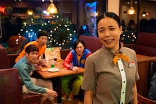 左から佐藤隆太、岡田義徳、塚本高史、安藤玉恵。(c)石原まこちん/フジテレビ