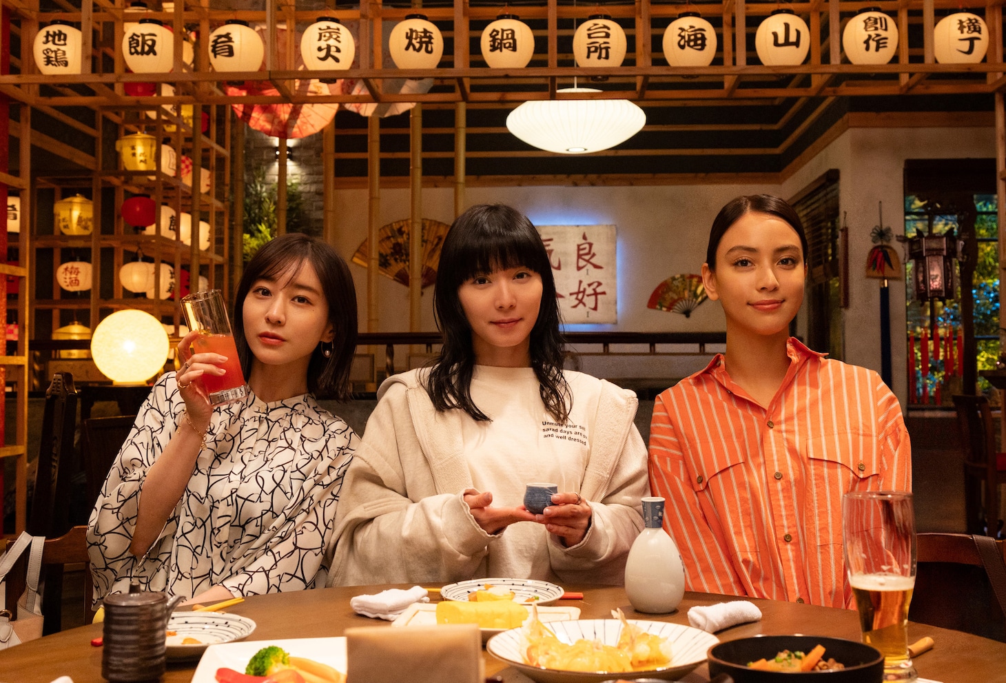 左から田中みな実、松岡茉優、滝沢カレン。