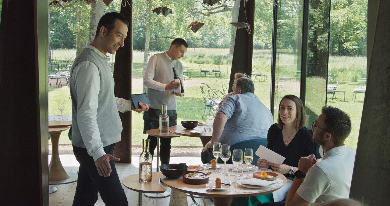 「至福のレストラン／三つ星トロワグロ」場面写真