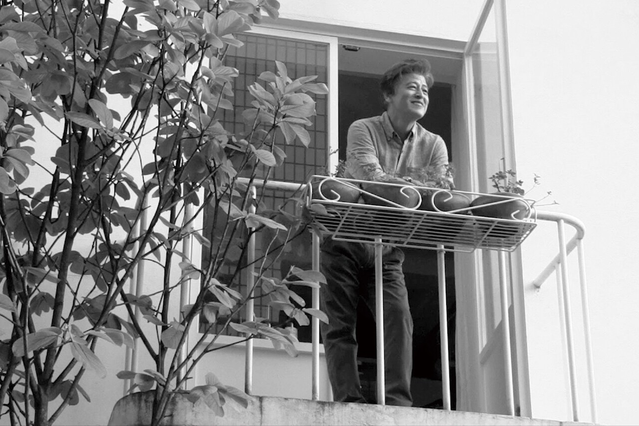 ホン・サンスが贈る小さなアパートの物語、クォン・ヘヒョ主演「WALK UP」公開