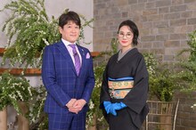 左から林修、吉田羊。